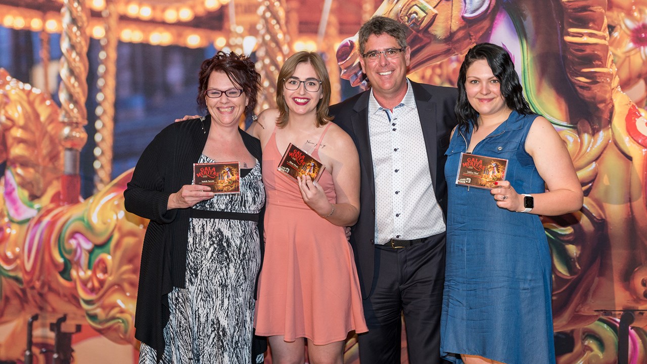 Mme Isabelle Turcotte (méritas implication), Mme Jolyane Mercier (méritas du professionnalisme), M. Louis Morin (enseignant) et Mme Mélissa Huet (méritas effort et motivation).