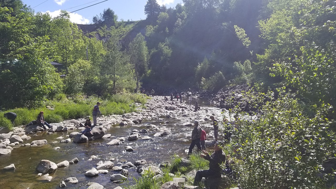 Des milliers de truites pour la Pêche en ville au Parc des Sept-Chutes