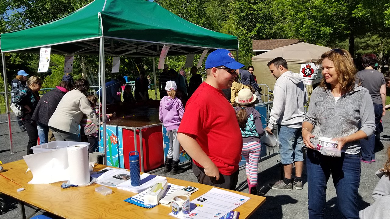 Des milliers de truites pour la Pêche en ville au Parc des Sept-Chutes