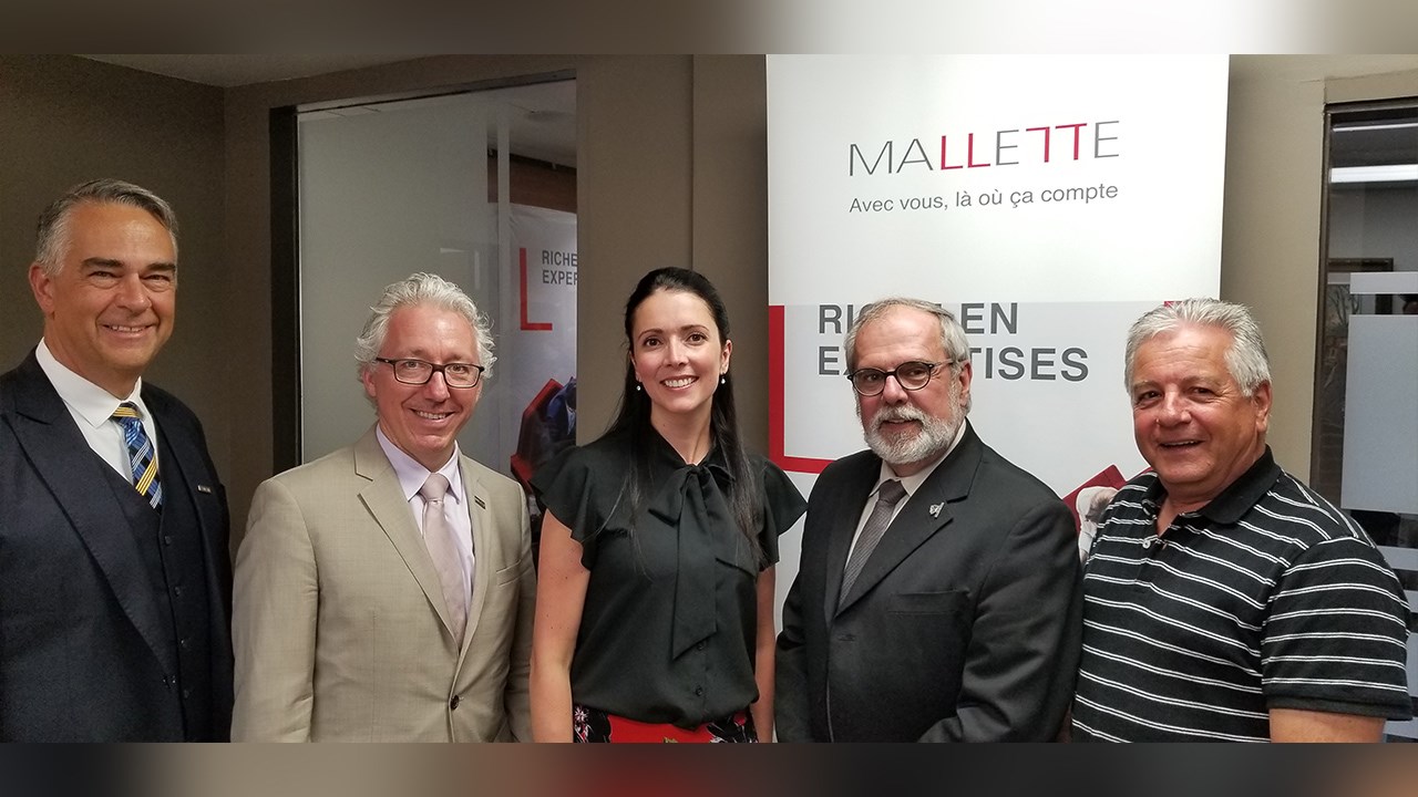Mario Bédard, président du conseil d'administration provincial de Mallette, Alain Fortier, associé, Catheryne Fecteau, associée, Claude Morin, maire de Saint-Georges, et Roch Roy, associé.
