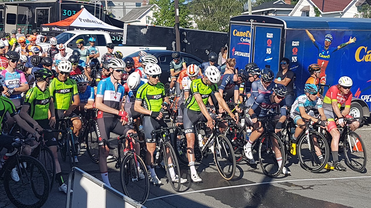 Une course très rapide se terminant par l'ascension du mur à Notre-Dame-des-pins
