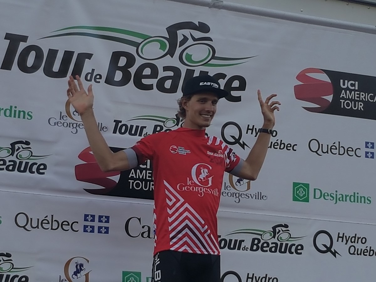 Une course très rapide se terminant par l'ascension du mur à Notre-Dame-des-pins