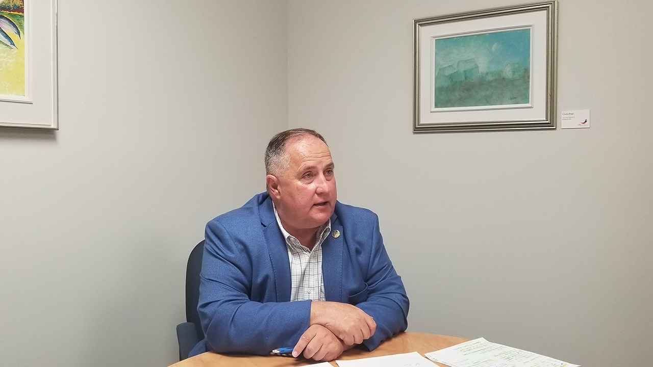 Le député libéral de Beauce-Sud, Paul Busque, alors qu'il rencontrait les journalistes à son bureau le 20 juin 2018.