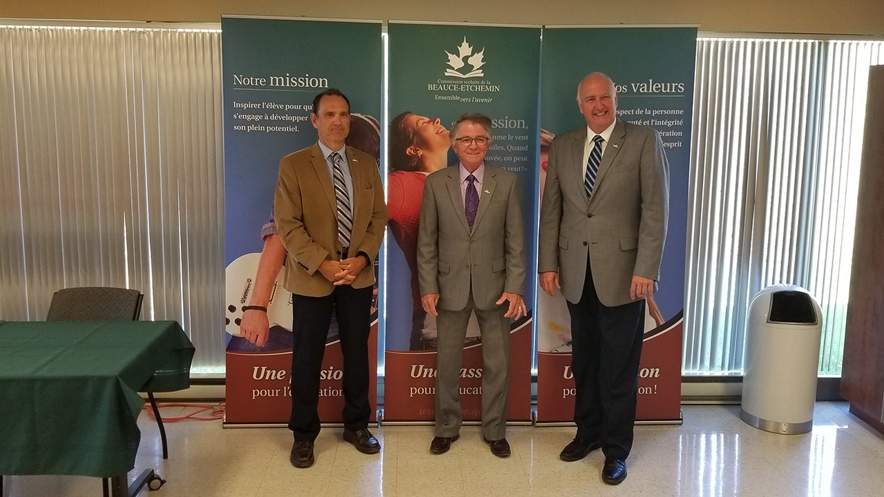 Patrick Beaudoin, directeur du Service des finances, Charles-Henri Lecours, président, et Normand Lessard, directeur général, tous trois en poste à la Commission scolaire de la Beauce-Etchemin.