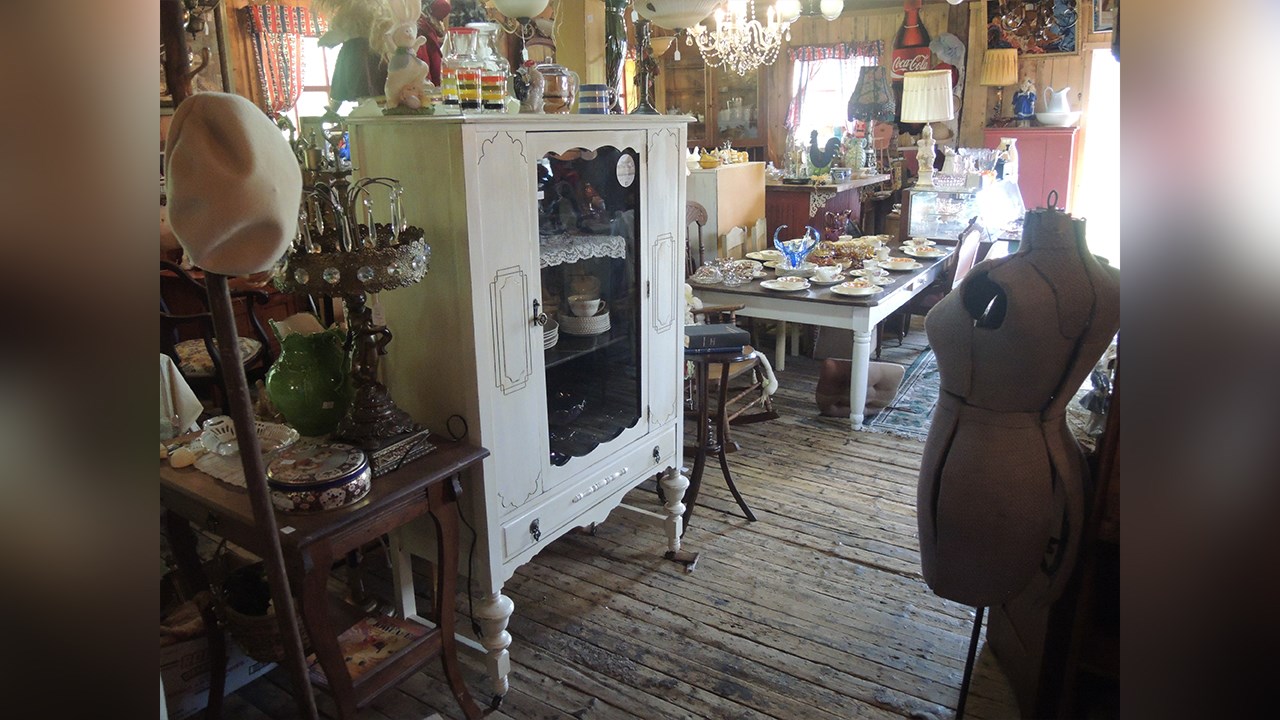 La surprenante boutique d'antiquités Au Vieux Hang'Art
