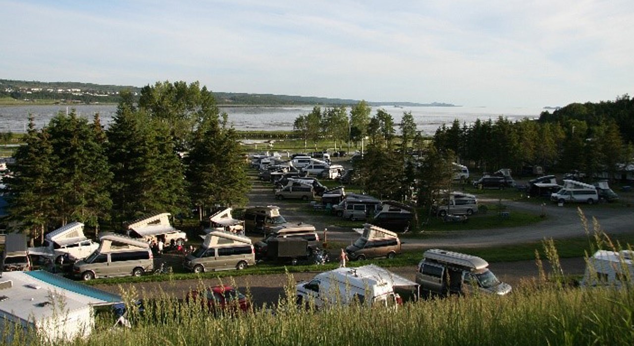 2006 : Rassemblement à Rivière-du-Loup. Une participation record avec 204 véhicules.