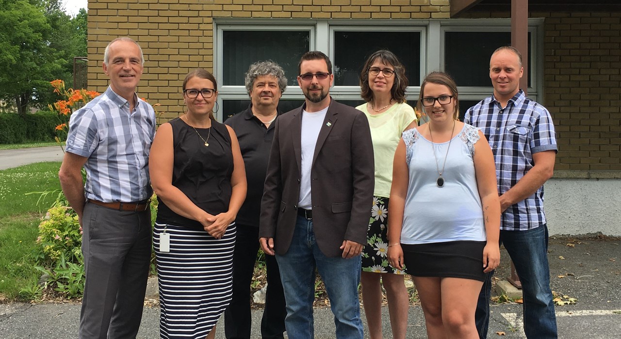 Fabien Giguère, directeur général adjoint à la Commission scolaire de la Beauce-Etchemin, Manon Dulac, directrice de la Haute-Beauce, Renaud Gosselin, conseiller au siège # 6 de la municipalité de Courcelles, Francis Bélanger, maire de Courcelles, Renée Mathieu, directrice générale de la municipalité de Courcelles, Vicky Champagne, adjointe administrative de la municipalité de Courcelles, Patrick St-Pierre, conseiller au siège # 4 de la municipalité de Courcelles