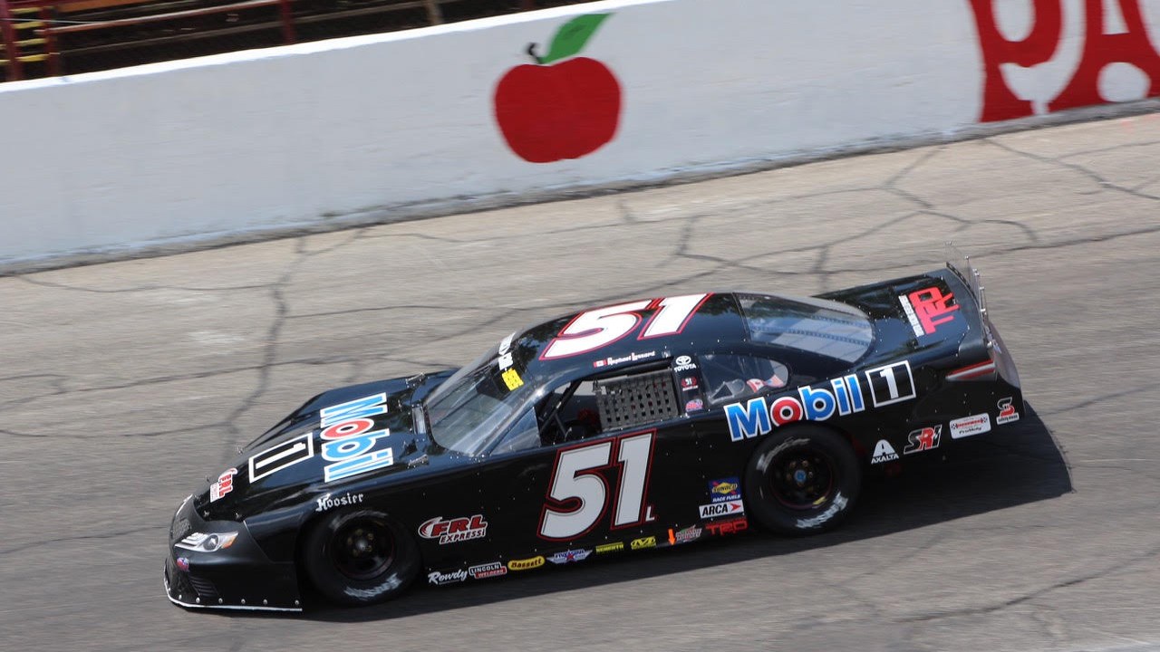 Raphaël Lessard remporte la 52e édition du Redbud 400