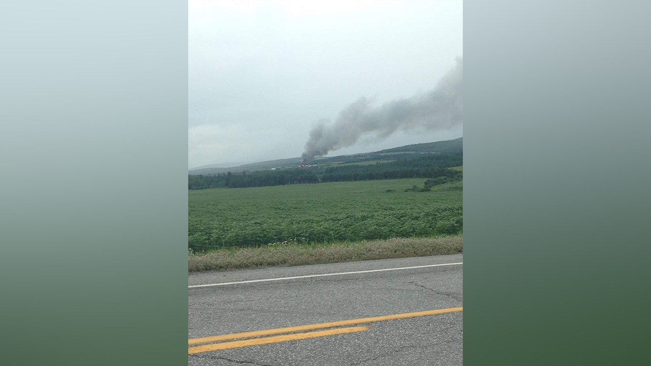 EN BREF | Un incendie rase une grange et cause la mort de cinq chevaux