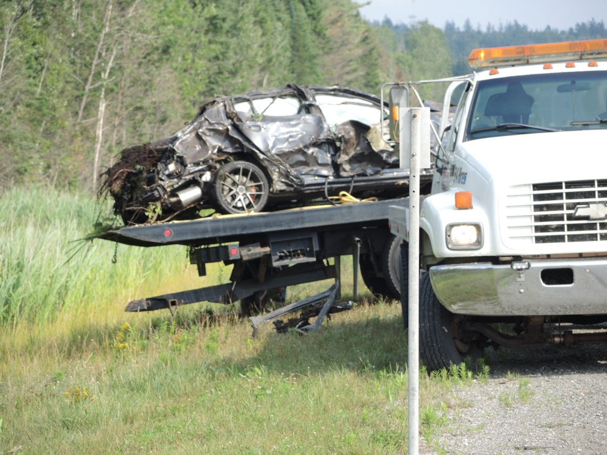 EN BREF | Une voiture démolie est retrouvée sur le bord de la route 73