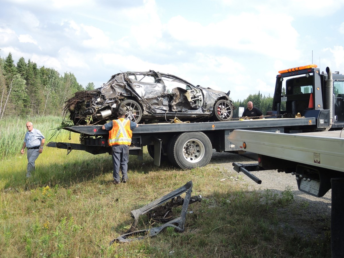 EN BREF | Une voiture démolie est retrouvée sur le bord de la route 73