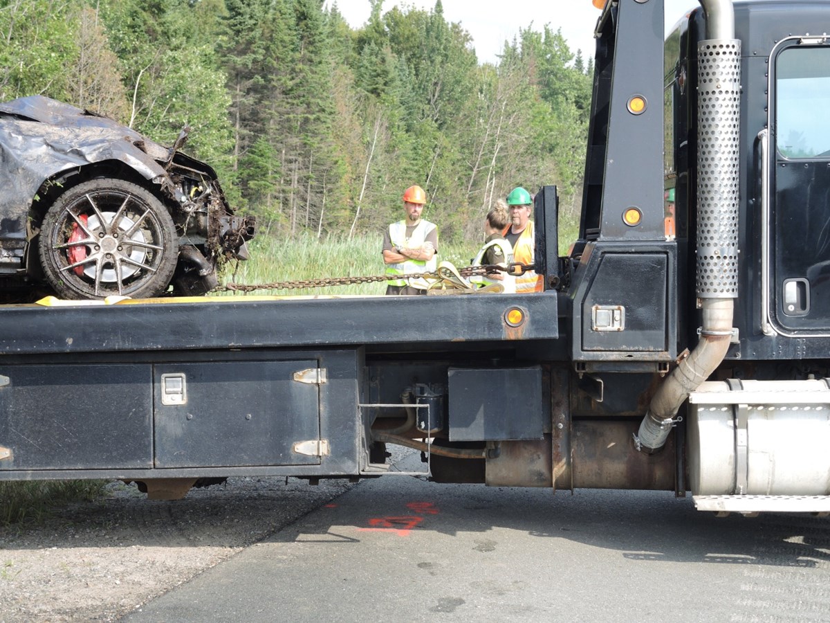 EN BREF | Une voiture démolie est retrouvée sur le bord de la route 73