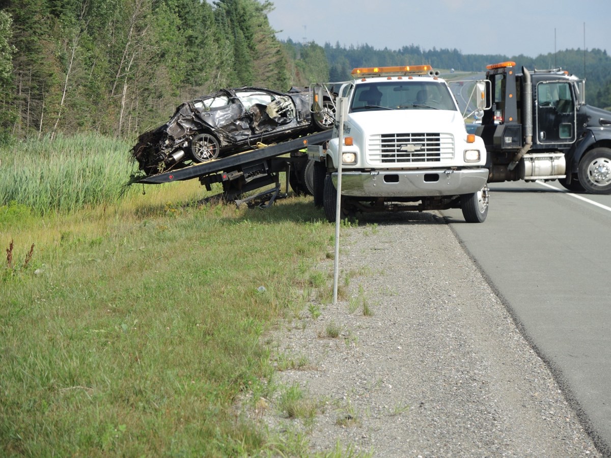 EN BREF | Une voiture démolie est retrouvée sur le bord de la route 73