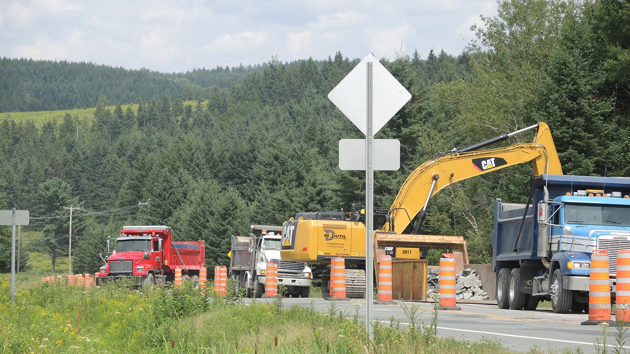 Les policiers de la SQ protègent les travailleurs sur les chantiers routiers