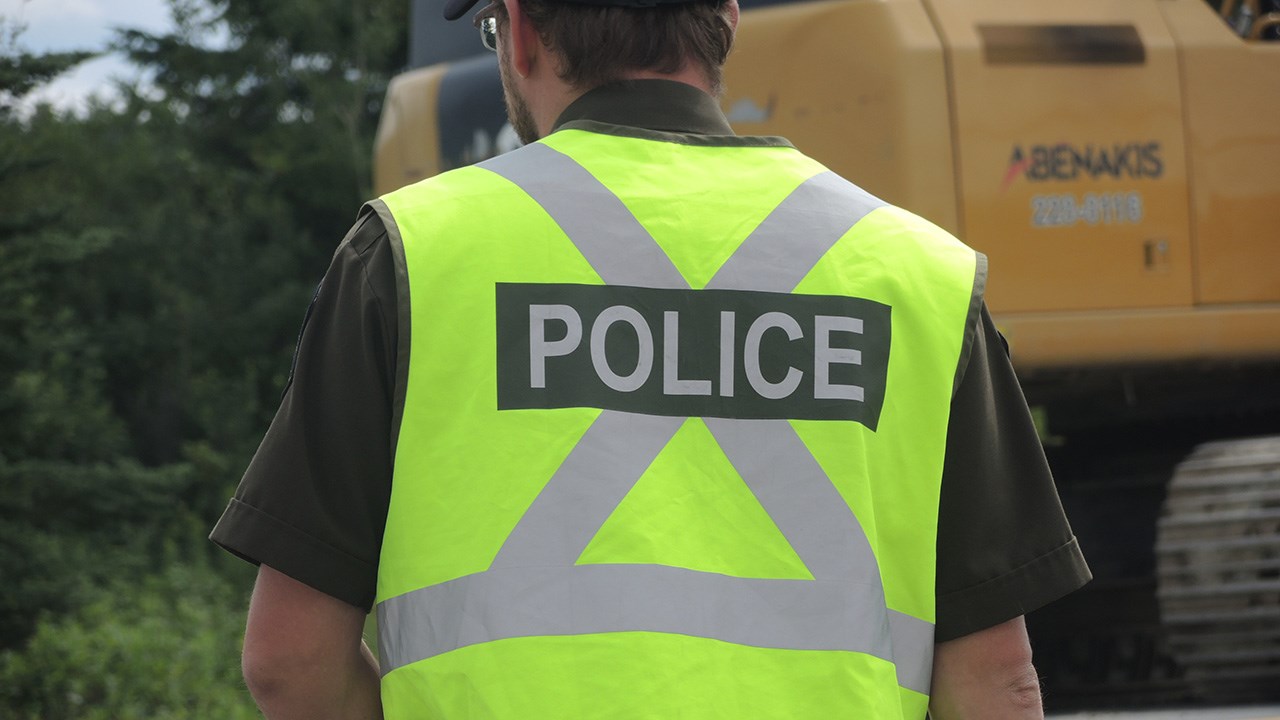 Les policiers de la SQ protègent les travailleurs sur les chantiers routiers