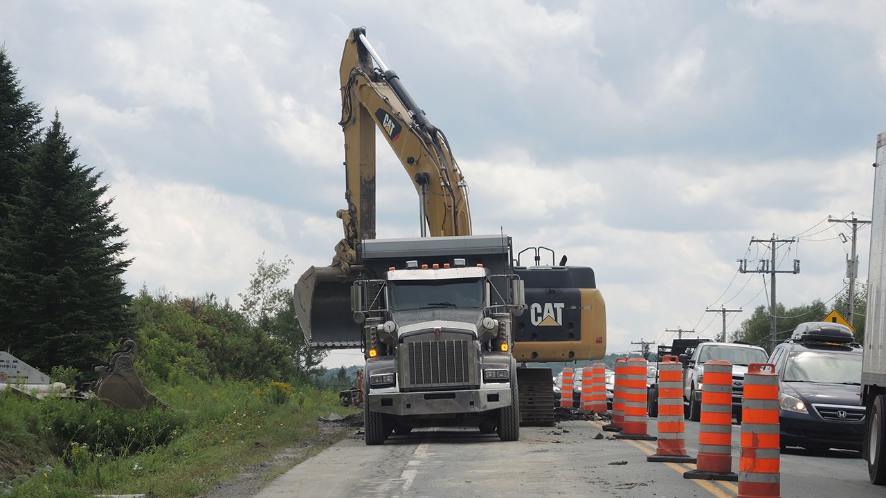 Les policiers de la SQ protègent les travailleurs sur les chantiers routiers