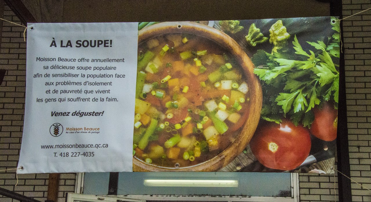 Une soupe populaire pour sensibiliser les gens à la pauvreté