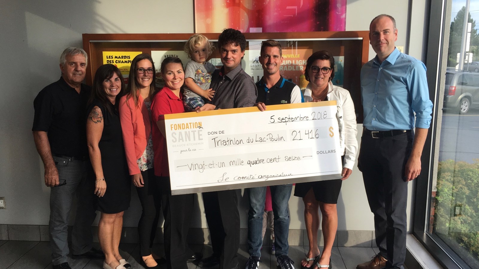 Le comité organisateur : Léon Drouin, Marie-Claude Therrien, Émilie Pépin, Marie-Ève Beaulieu, Dominic Drouin, administrateur à la Fondation Santé Beauce-Etchemin, Adam Veilleux, Manon Veilleux, présidente de la Fondation Santé Beauce-Etchemin et Claude Poulin, administrateur à la Fondation Santé Beauce-Etchemin.