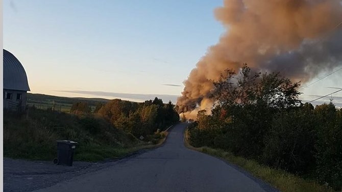 Un feu détruit un bâtiment de ferme à St-Honoré