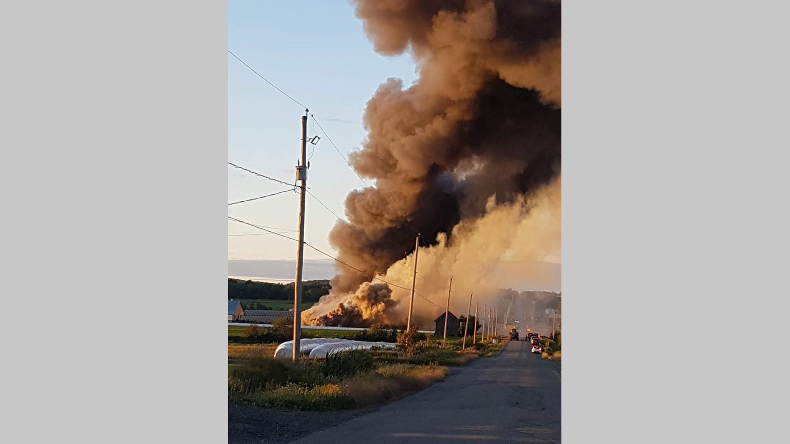 Un feu détruit un bâtiment de ferme à St-Honoré