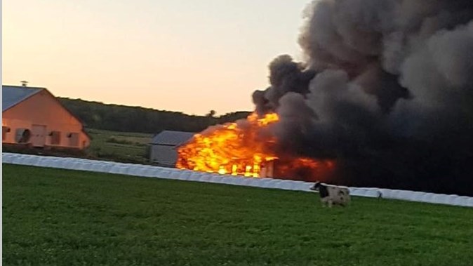 Un feu détruit un bâtiment de ferme à St-Honoré