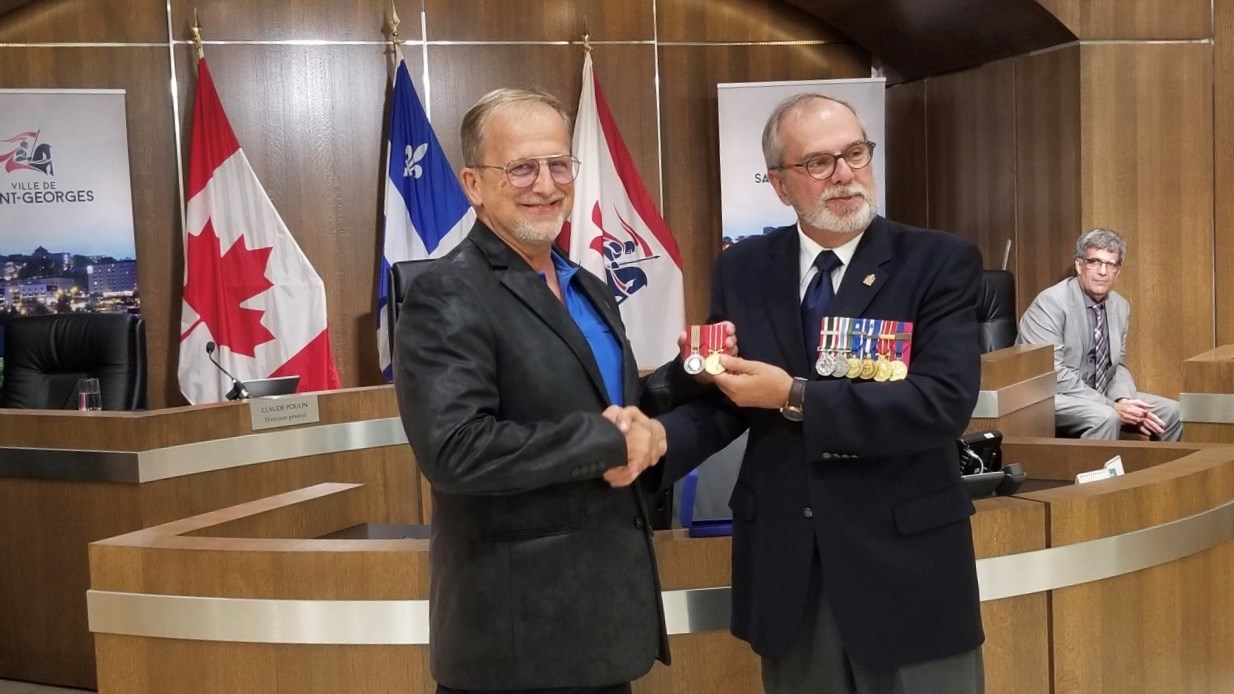Deux citoyens à l'honneur lors du plus récent conseil municipal 