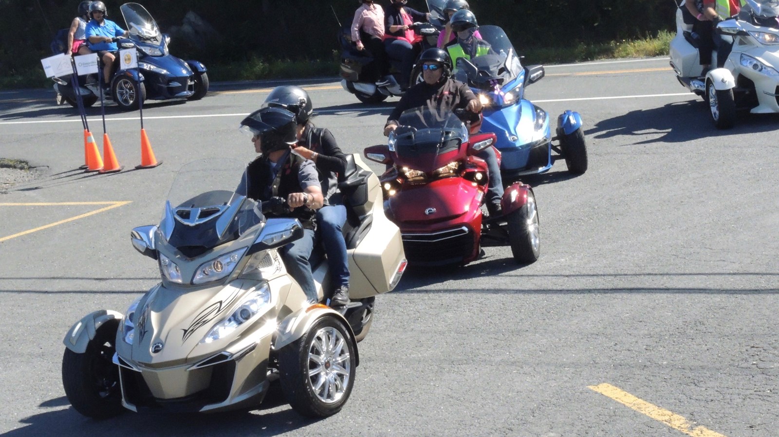 EN IMAGES : 150 motocyclistes se donnent rendez-vous pour le cancer du sein