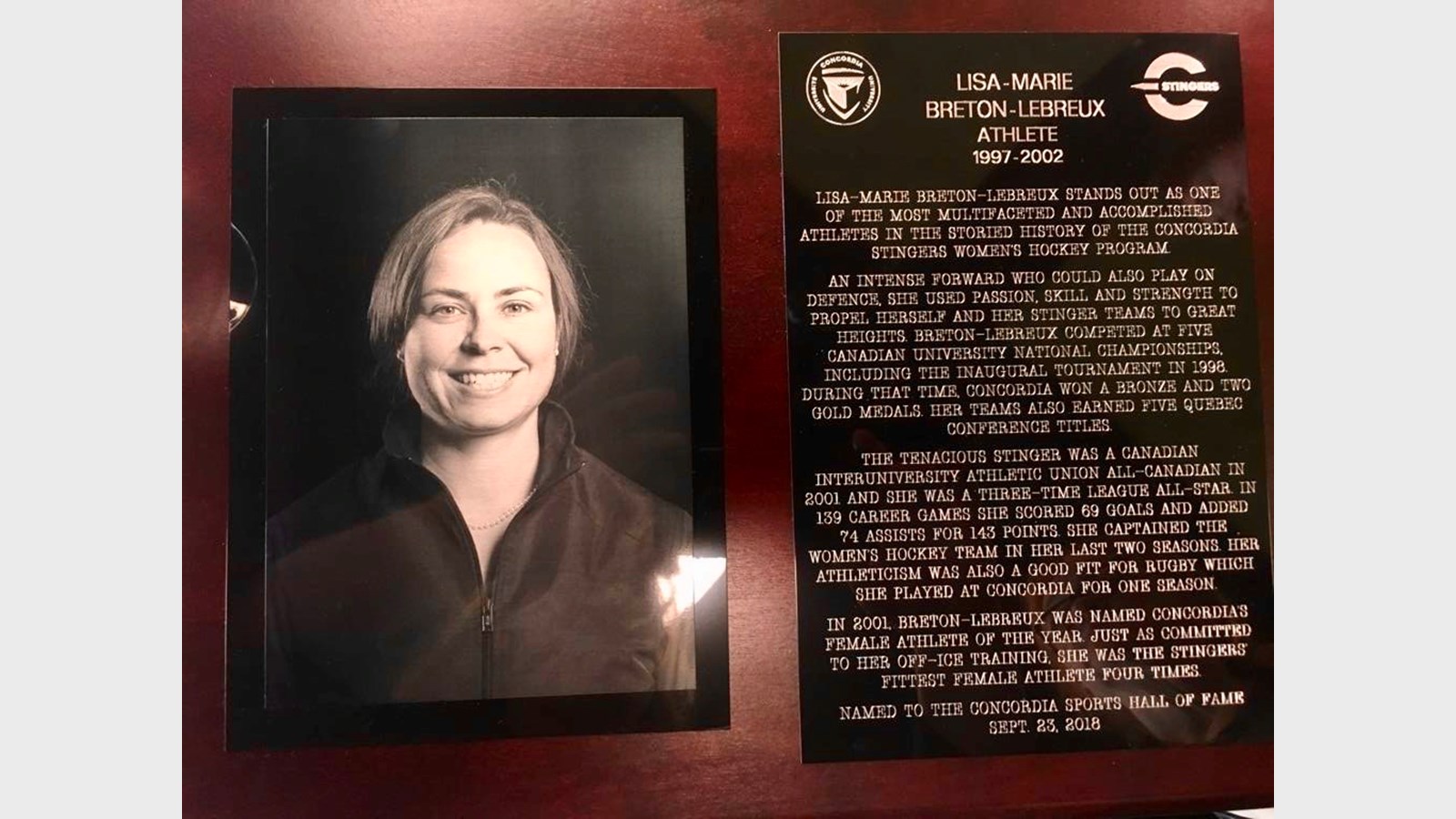 La plaque qui a été remise à Mme Lebreux-Breton.