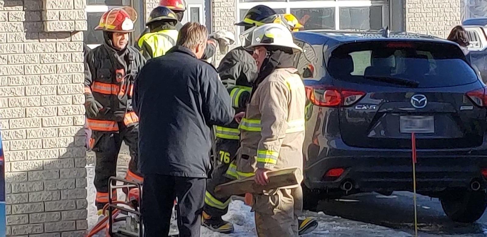 Un homme coincé sous un véhicule sur le Boulevard Dionne