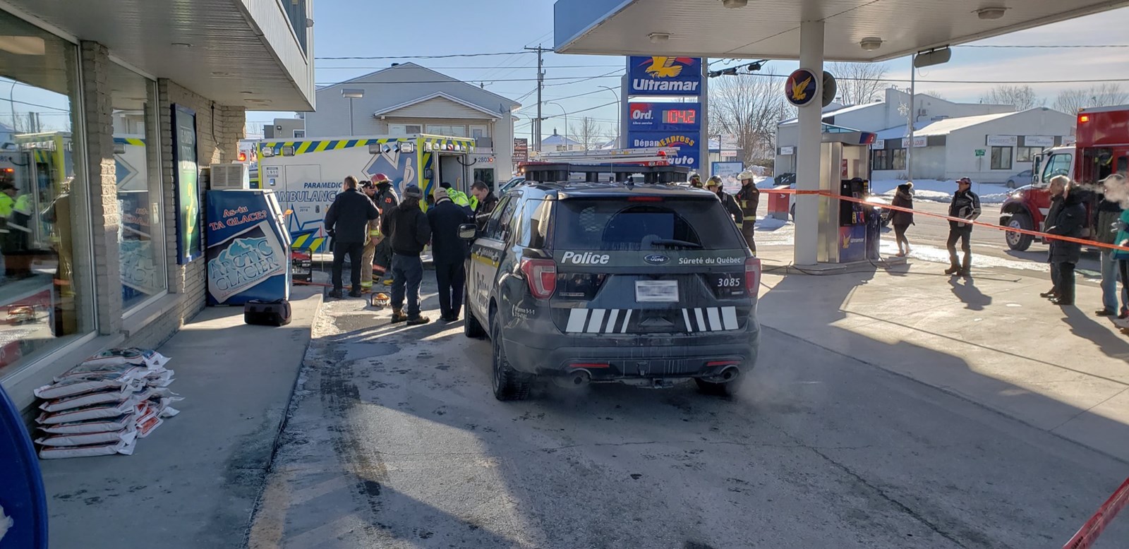 Un homme coincé sous un véhicule sur le Boulevard Dionne