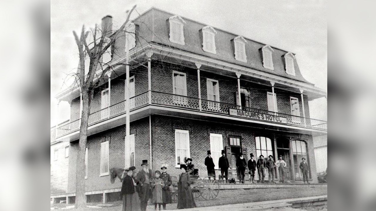 L'ANCIEN HÔTEL MAGUIRE AU CENTRE-VILLE