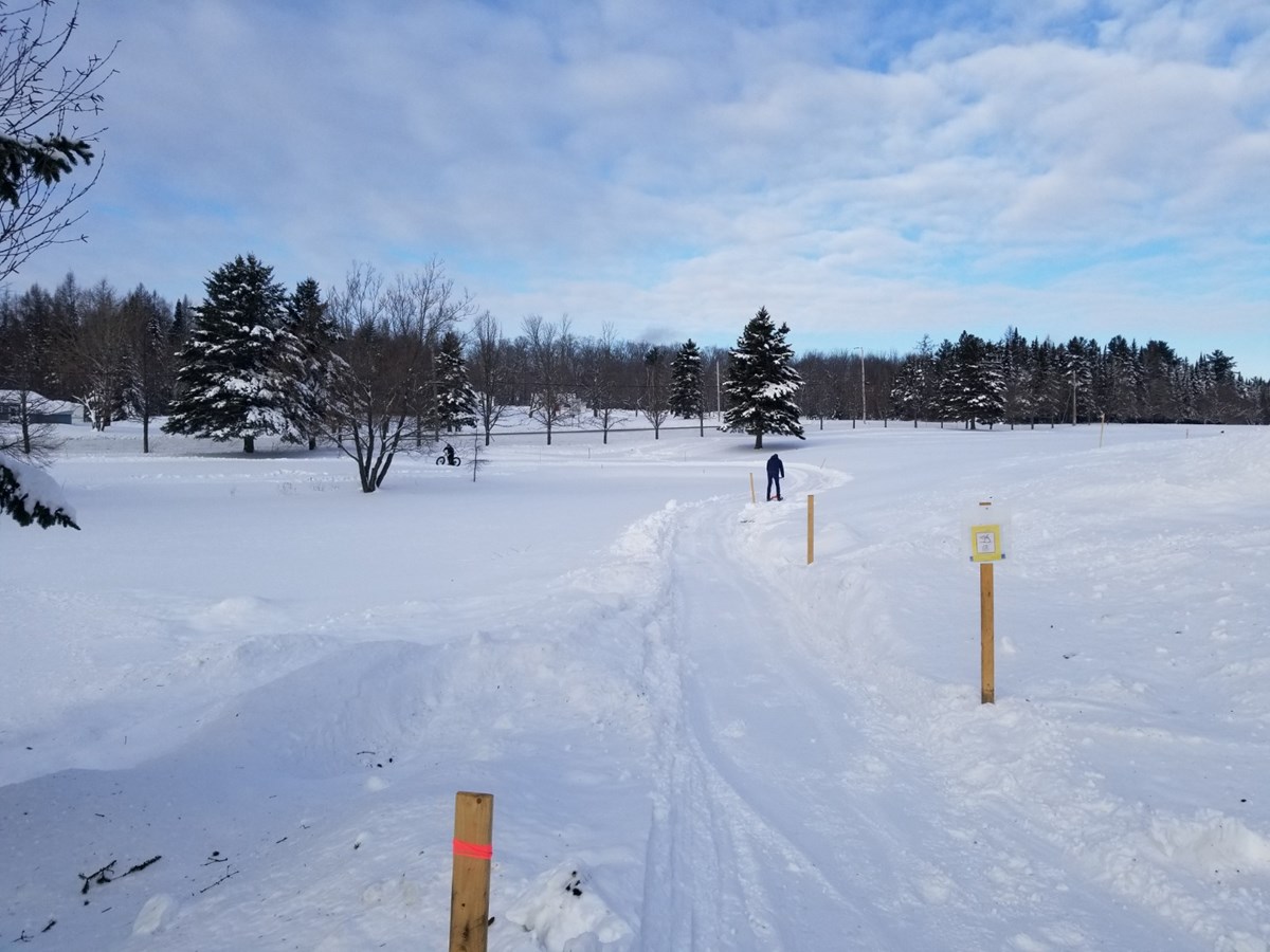 Le début de la piste pour les trottinettes des neiges 