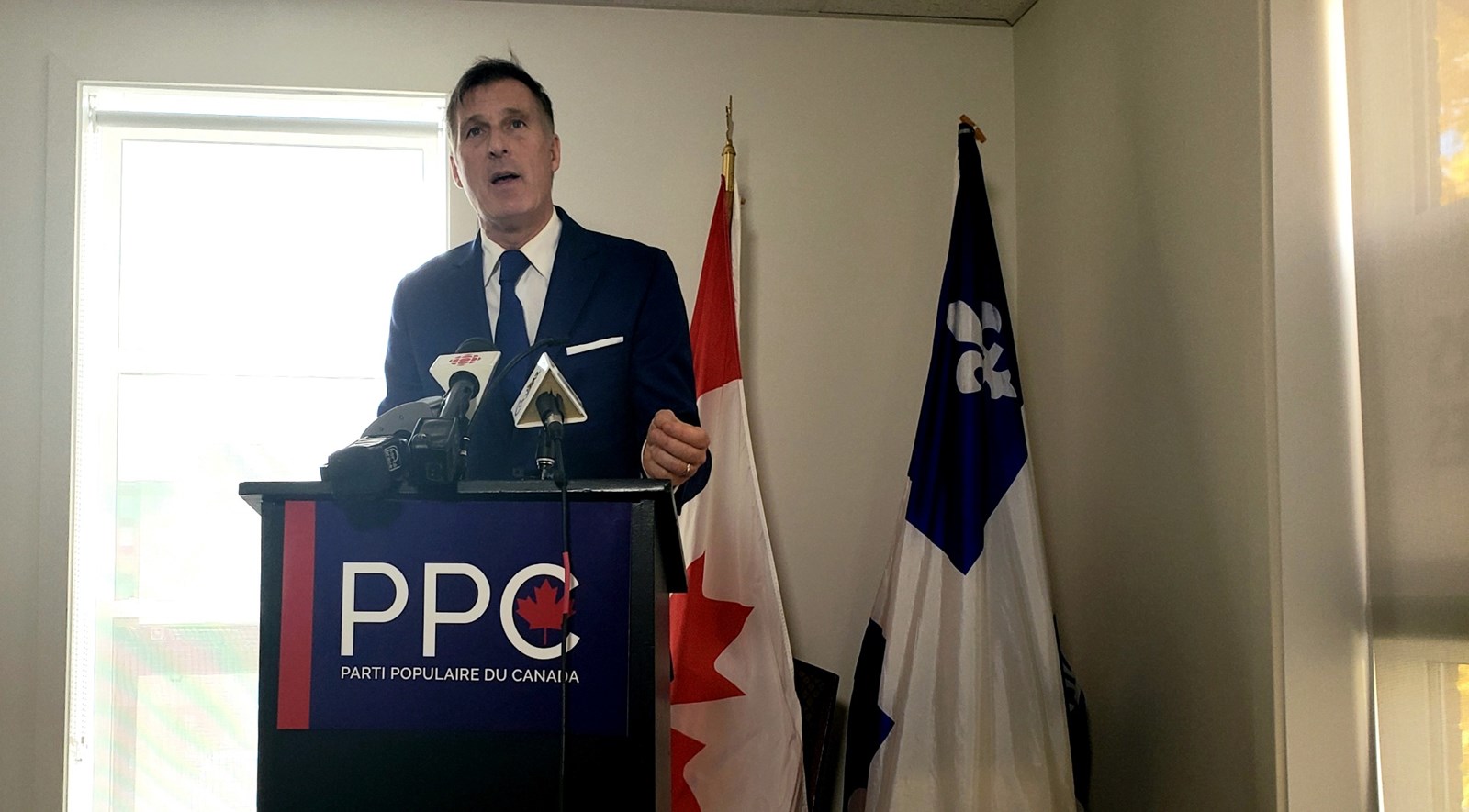 Maxime Bernier a tenu sa conférence à son bureau de Saint-Georges