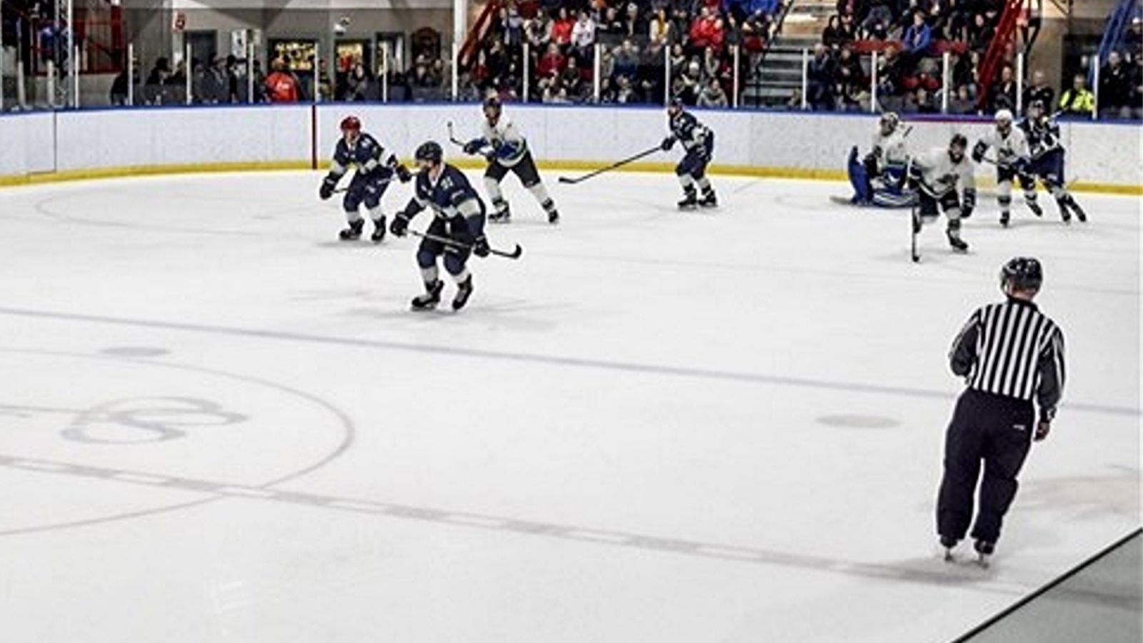 Une victoire facile pour le Plastique Moore contre Saint-Joseph