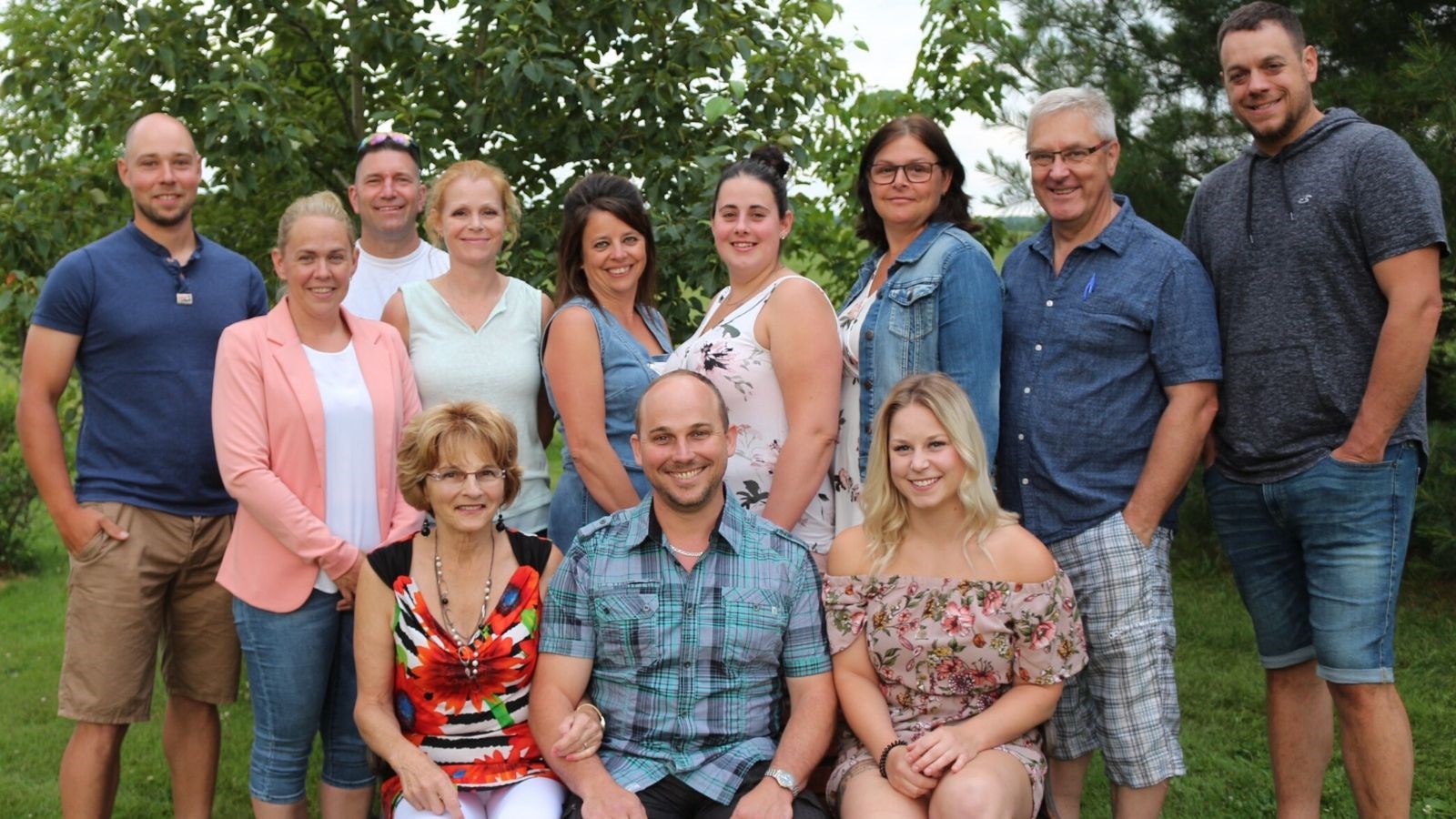 Sur la photo, les comédiens de « L'homme parfait » : Cassy Fortier, Stéphanie Pouliot, Enrico Bolduc, Katia Goulet, Nancy Nadeau, Maude Maheux, Katy Jean, Réjean Lessard, Éric Morency, Édith Maheux, Alex Bilodeau et Sara-Lydia Lessard.