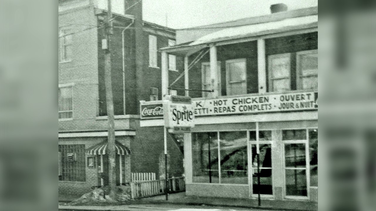 LE SALON ROGER SUR LA DEUXIÈME AVENUE