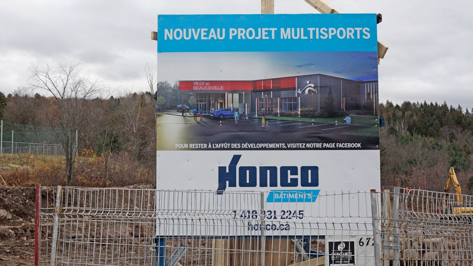 Projet Multisports de Beauceville : une première pelletée de terre