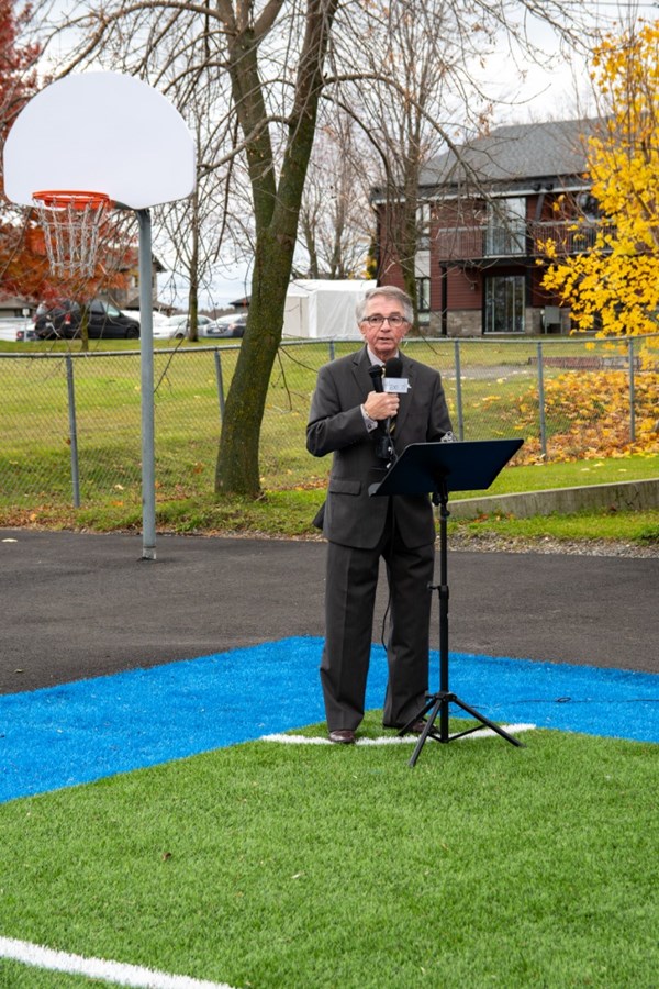 L'école L'Aquarelle inaugure son nouveau terrain de soccer à Saint-Bernard