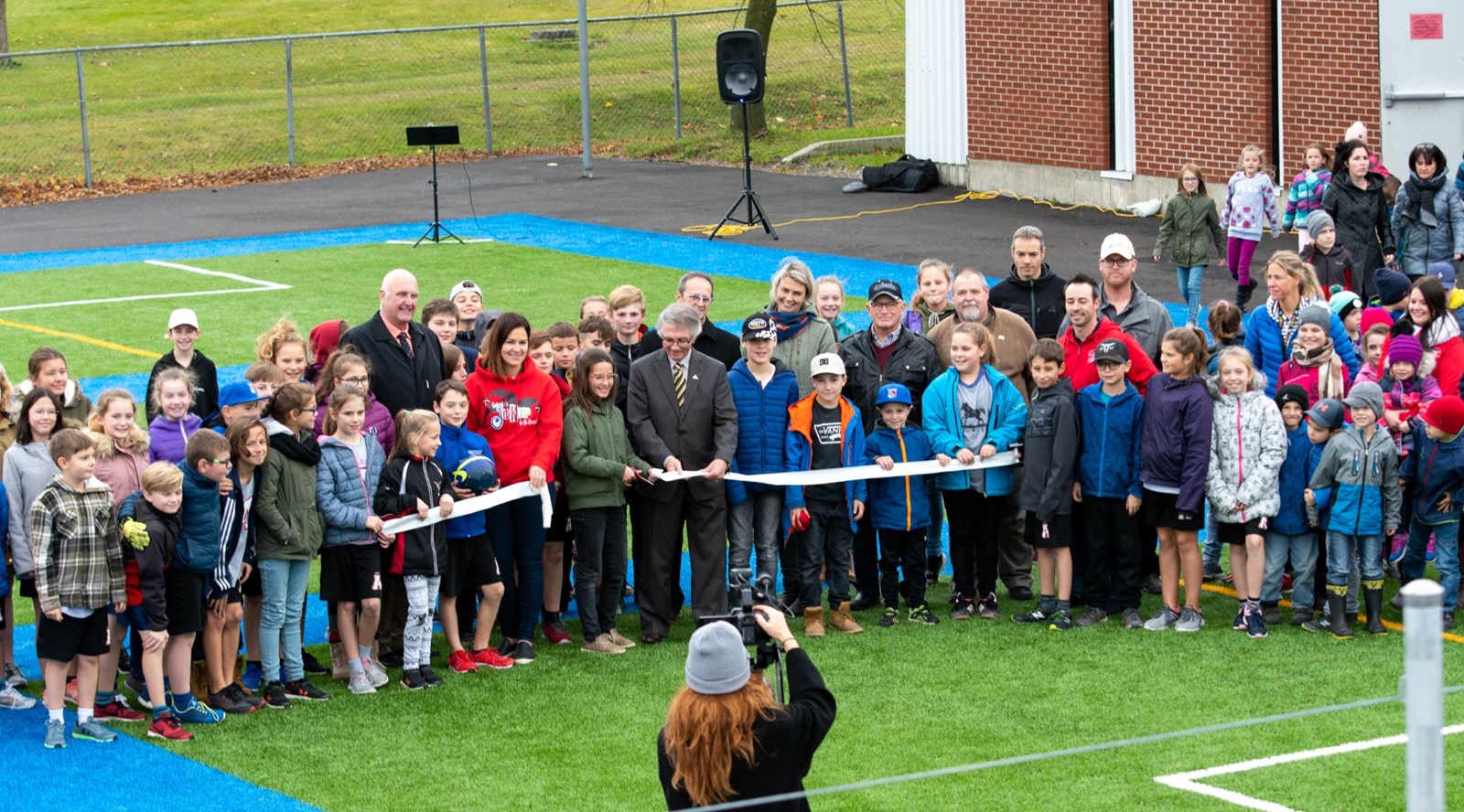L'école L'Aquarelle inaugure son nouveau terrain de soccer à Saint-Bernard