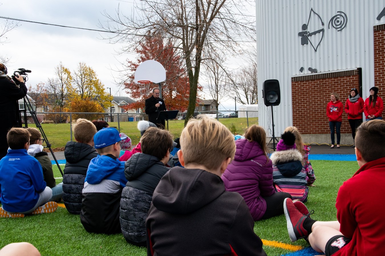 L'école L'Aquarelle inaugure son nouveau terrain de soccer à Saint-Bernard