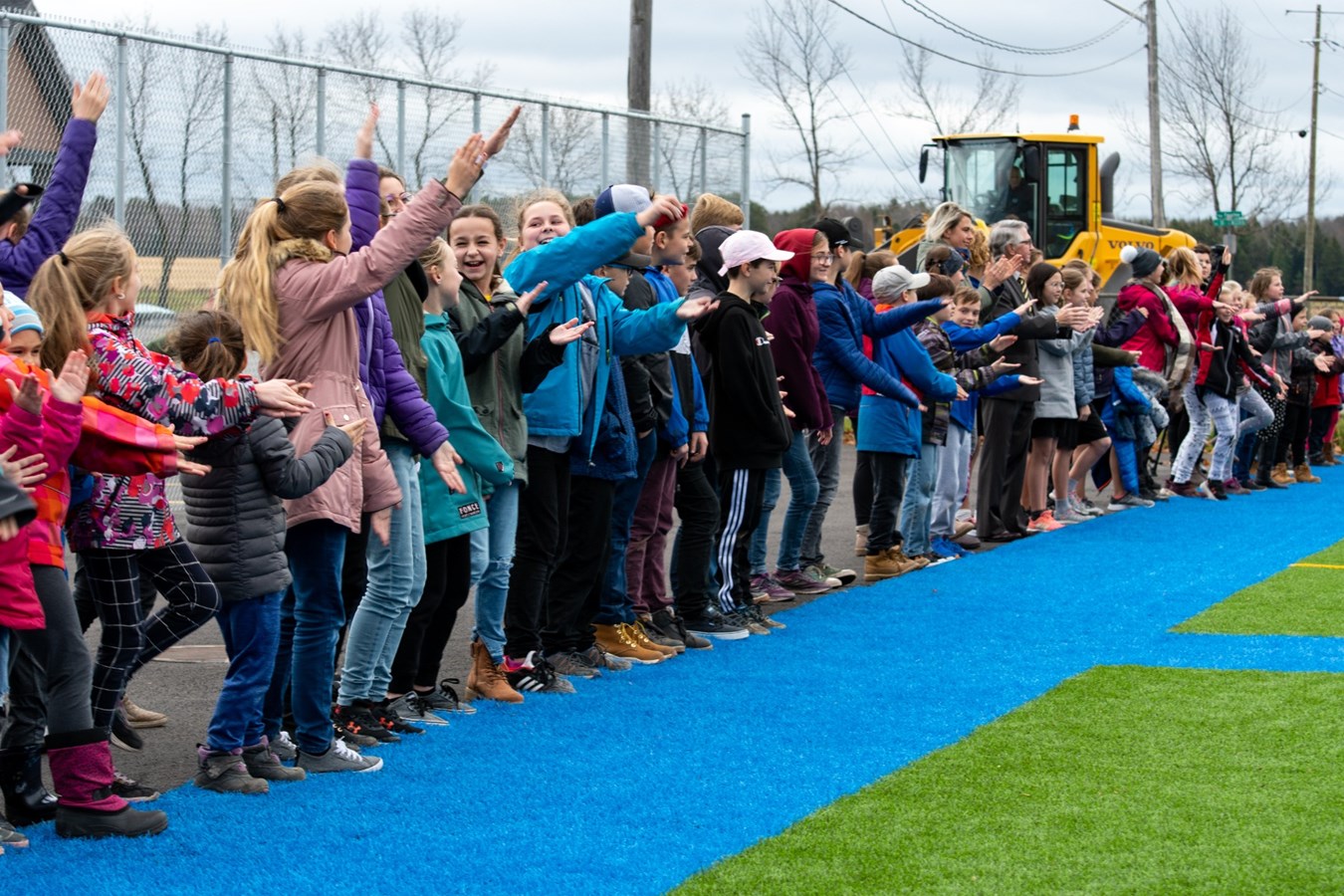 L'école L'Aquarelle inaugure son nouveau terrain de soccer à Saint-Bernard