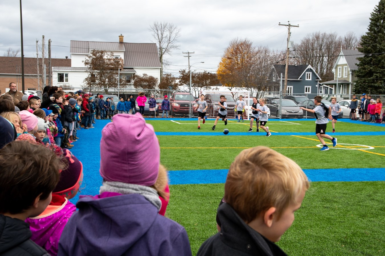 L'école L'Aquarelle inaugure son nouveau terrain de soccer à Saint-Bernard