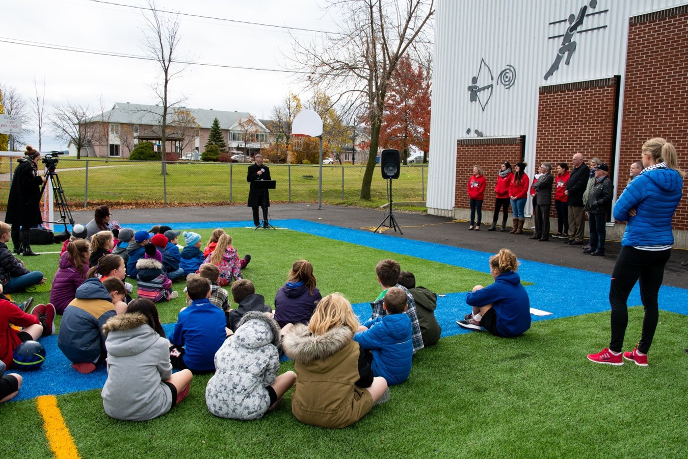 L'école L'Aquarelle inaugure son nouveau terrain de soccer à Saint-Bernard