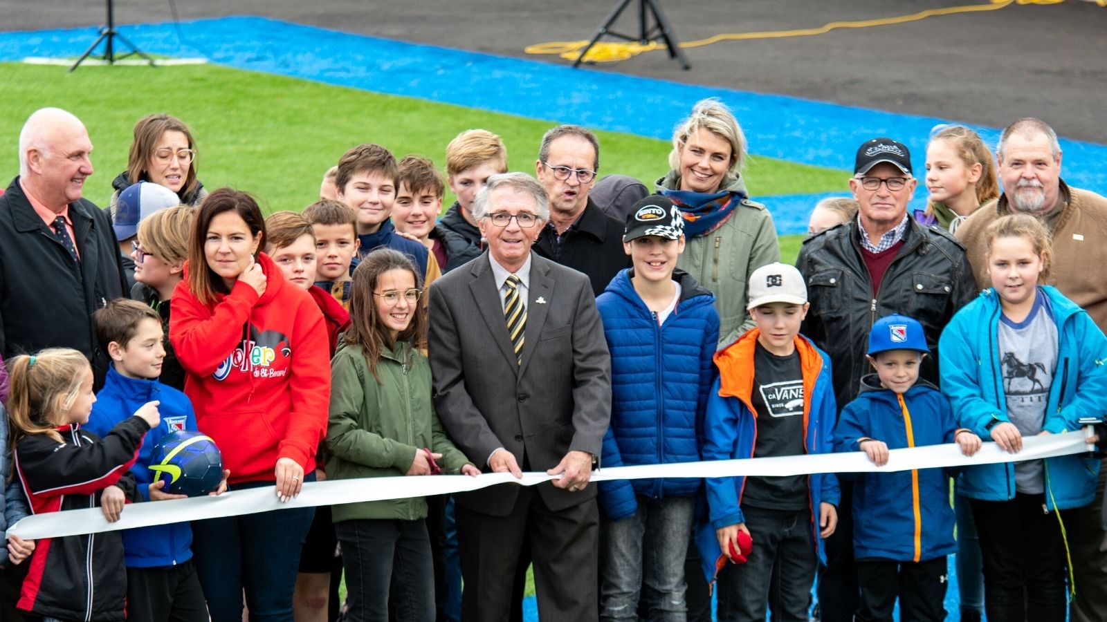 L'école L'Aquarelle inaugure son nouveau terrain de soccer à Saint-Bernard