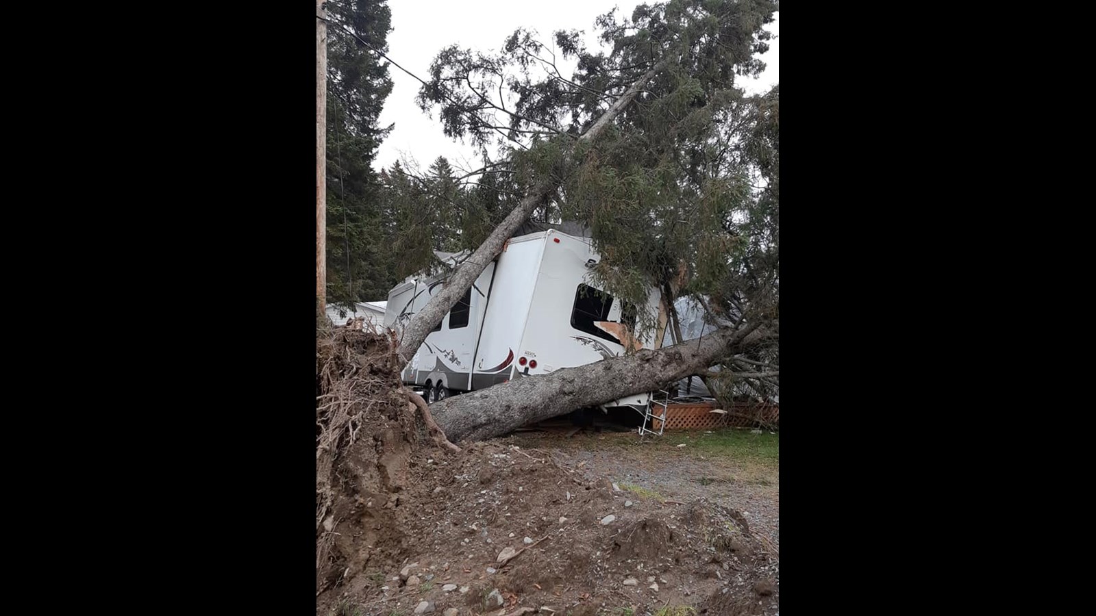 Photo-reportage : les dégats causés au camping La Roche D'or