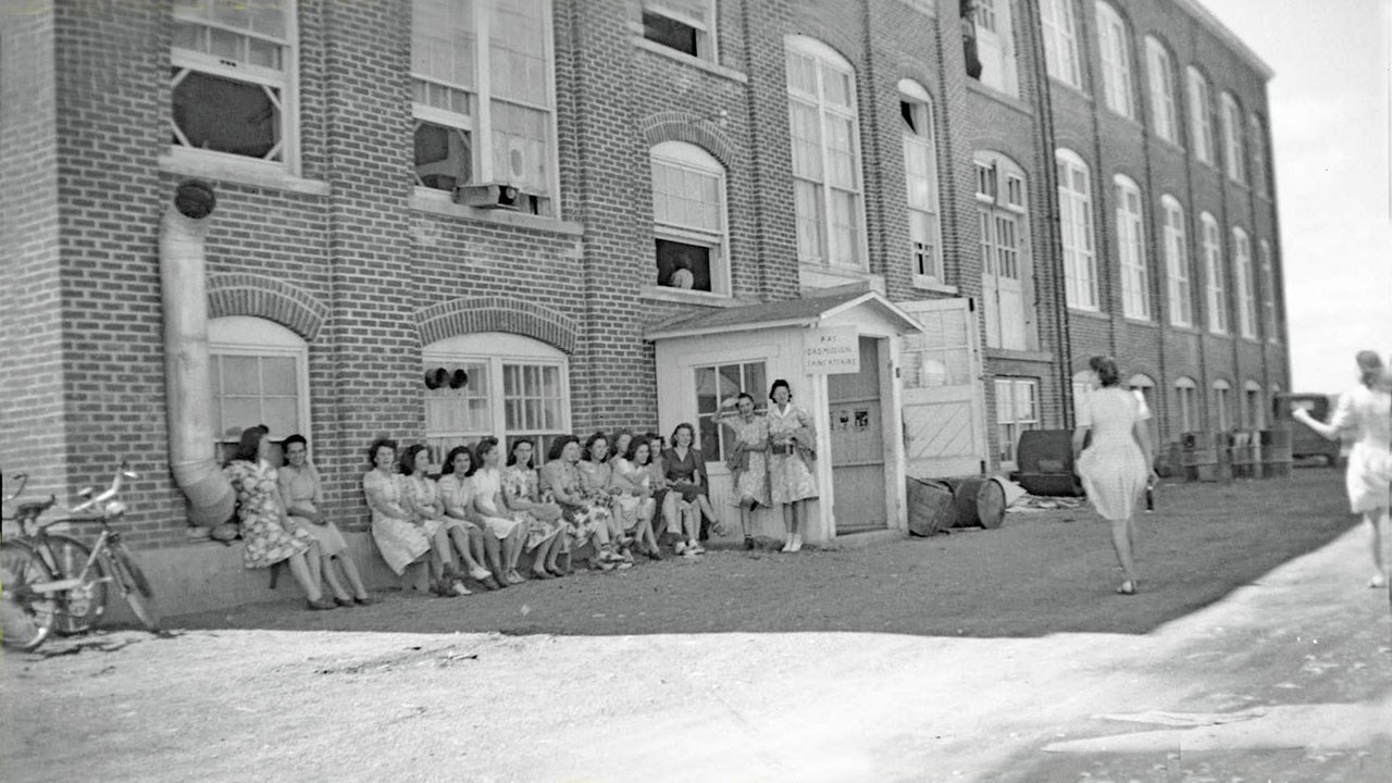 L'ODYSSÉE DES 100 POLONAISES À LA DIONNE SPINNING MILLS EN 1947