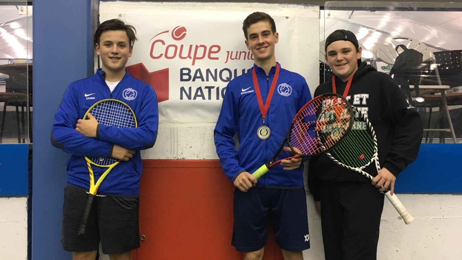 Xavier Lessard de Sainte-Clothilde, Jean-Gabriel Bernard et Jacob Gaudreau Barnes de Montréal. Jean-Gabriel Bernard a remporté la médaille d’or en raison de ses trois victoires.