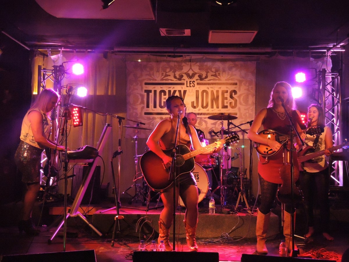 L'album « Adorable » des Ticky Jones  : du country, du rock et du bonheur