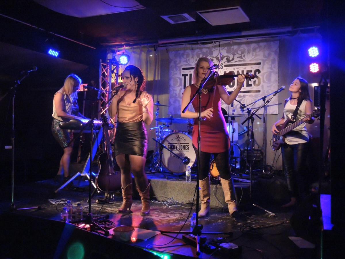 L'album « Adorable » des Ticky Jones  : du country, du rock et du bonheur