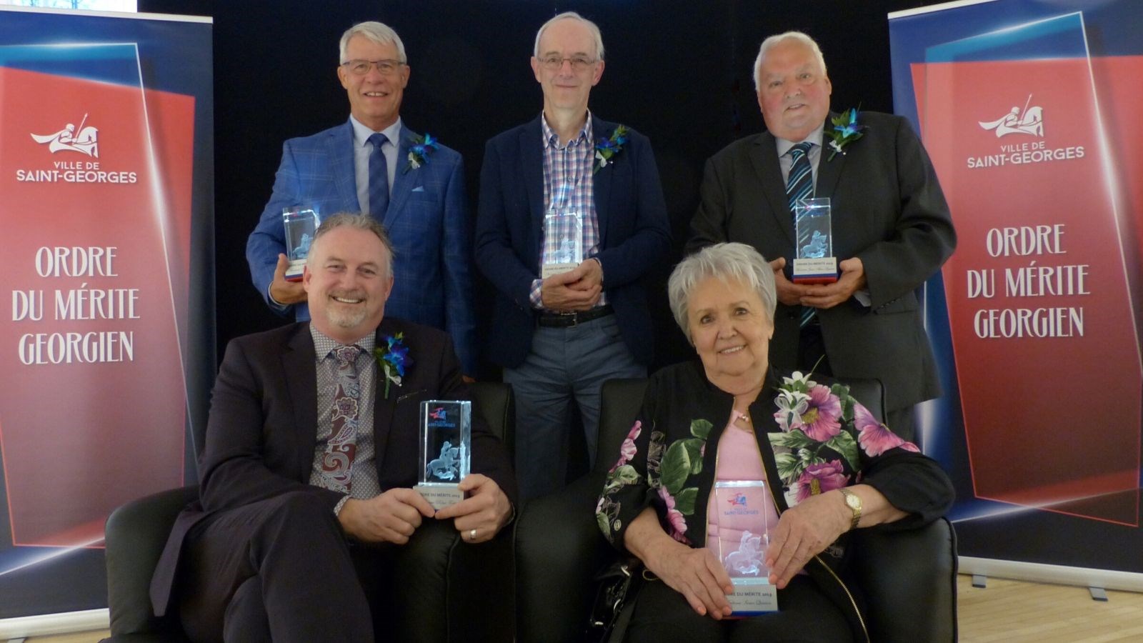 Les récipiendaires de l'édition 2019 : à l'avant, Rémi Fortin et Irma Quirion. À l'arrière, Michel Paquet, Denis Lacasse et Jean-Marc-Giguère.